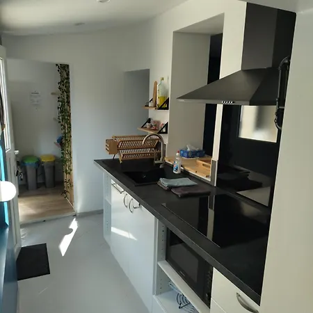 Les Hirondelles Nyaraló Arrest