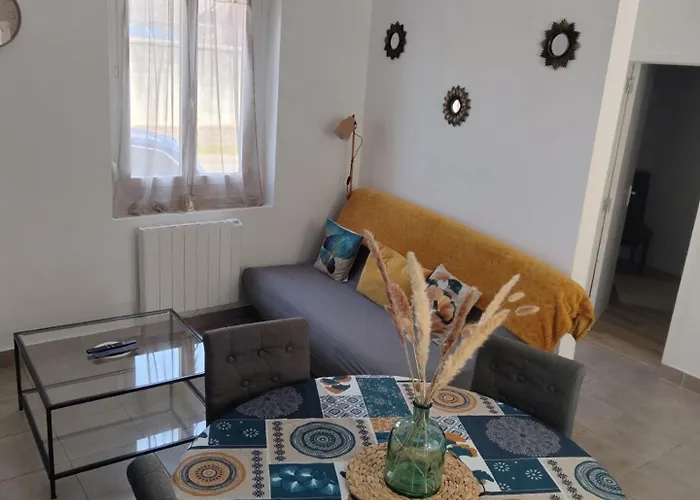 Les Hirondelles Arrest